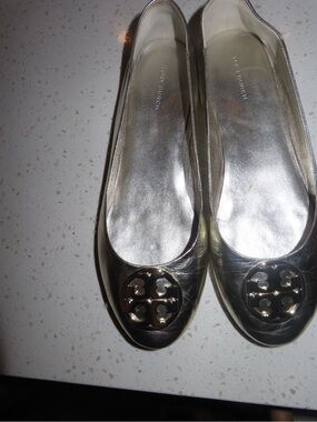 Tory Burch Gold Logo Round-Toe Ballet Flats